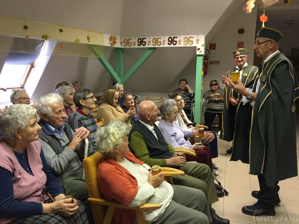 A Fényes-házban járt a Bihari Mézlovagrend 19